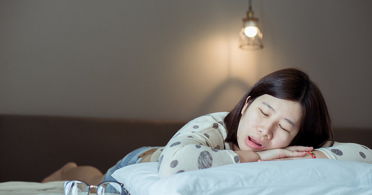 Woman sleep while mouth breathing